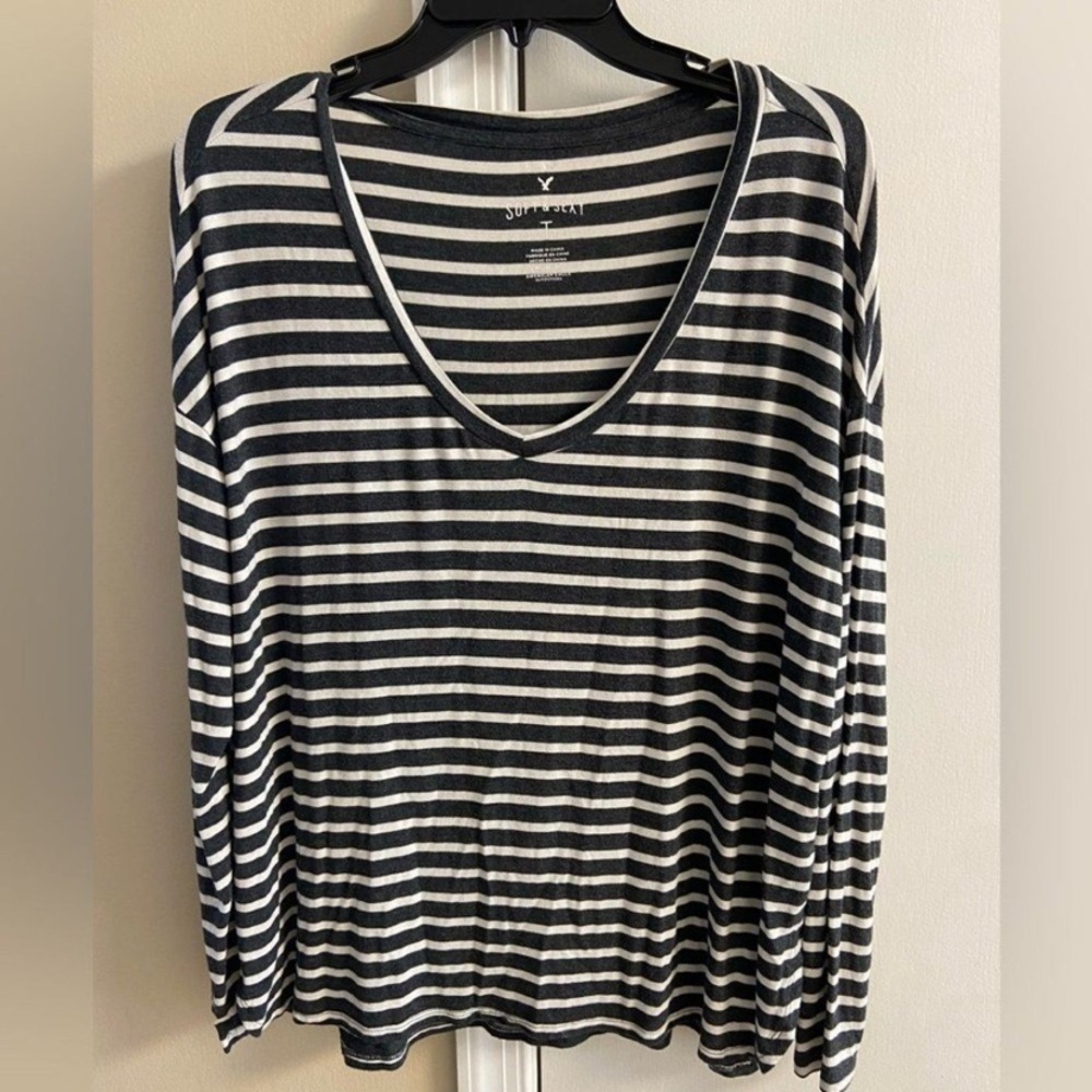 American Eagle Outfitters soft & sexy Striped V-Neck Long Sleeve top Medium